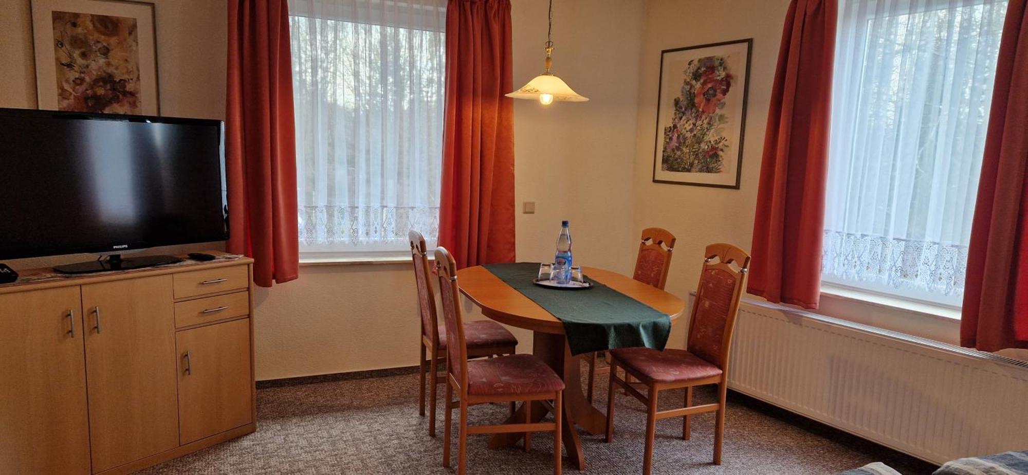 Galeriecafe Und Pension Ambiente Цитау Екстериор снимка